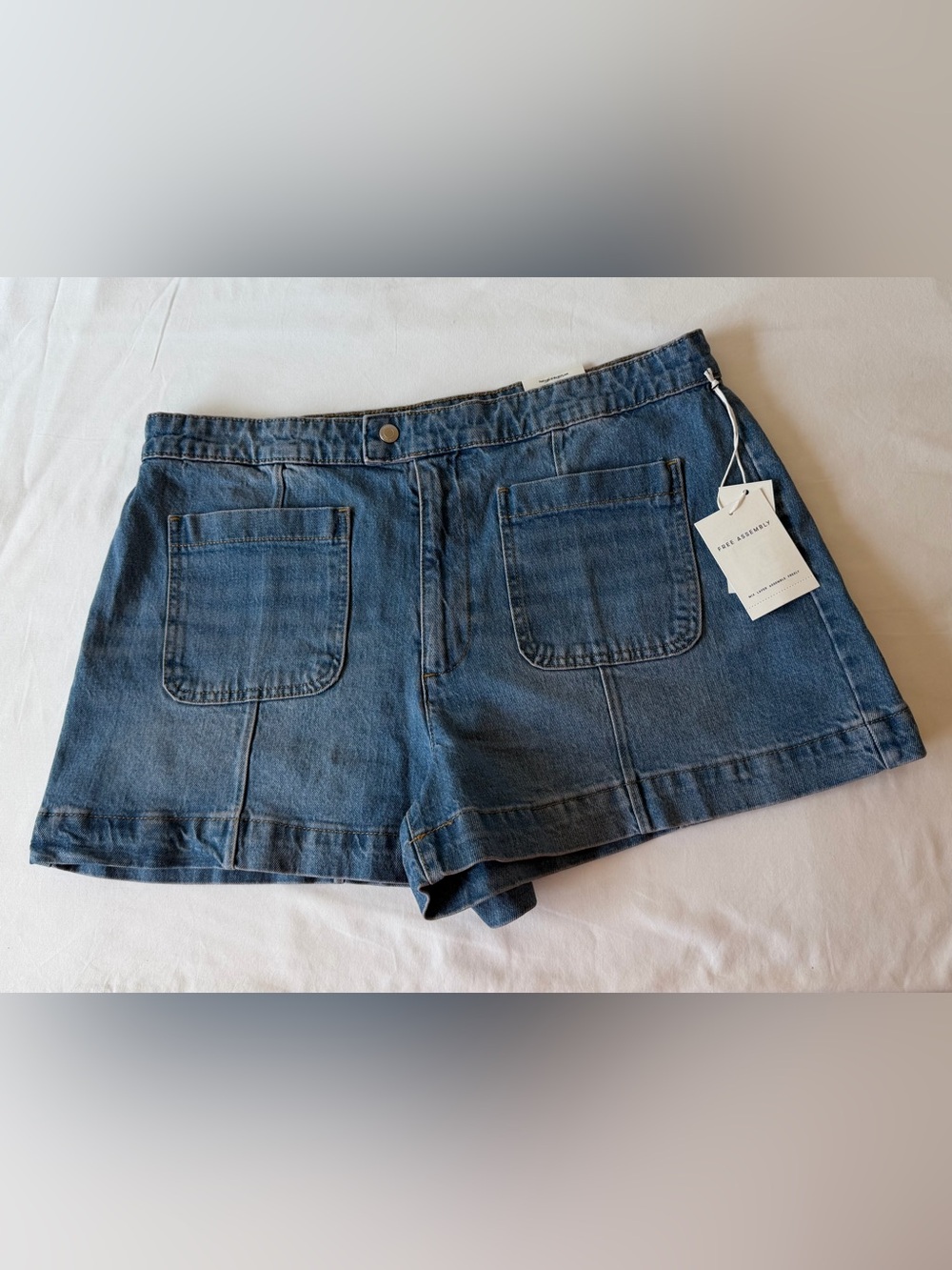 NWT Free Assembly High Rise Patch Pocket Denim Shorts Women’s Size 16